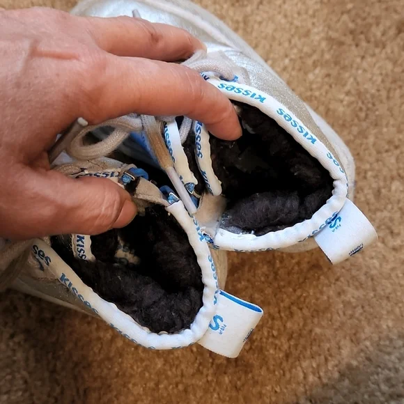 UGG Kids Kisses Neumel Zipper Boots - Picture 11 of 12